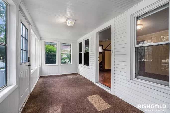 Gallery Image (1 of 17)